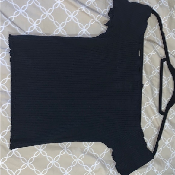 Black Zara Ruffle top - Picture 3 of 4